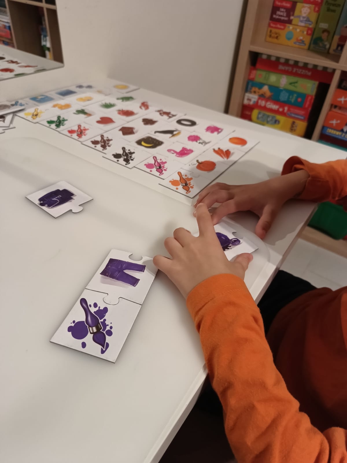 Kolorowe puzzle sensoryczne dopasowywane przez dziecko